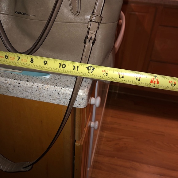 Coach grey leather handbag. - Picture 7 of 10